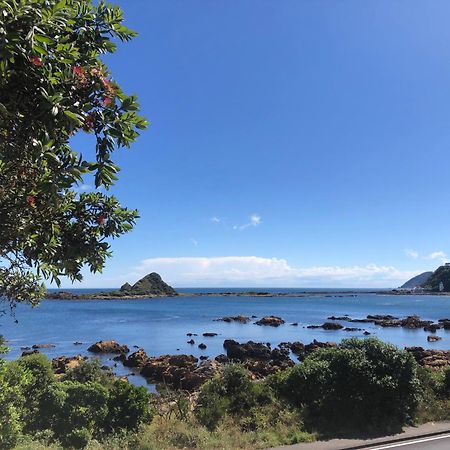 Seafront Haven In Island Bay With Deck, Outdoor Bath, And Parking Apartment Wellington Luaran gambar