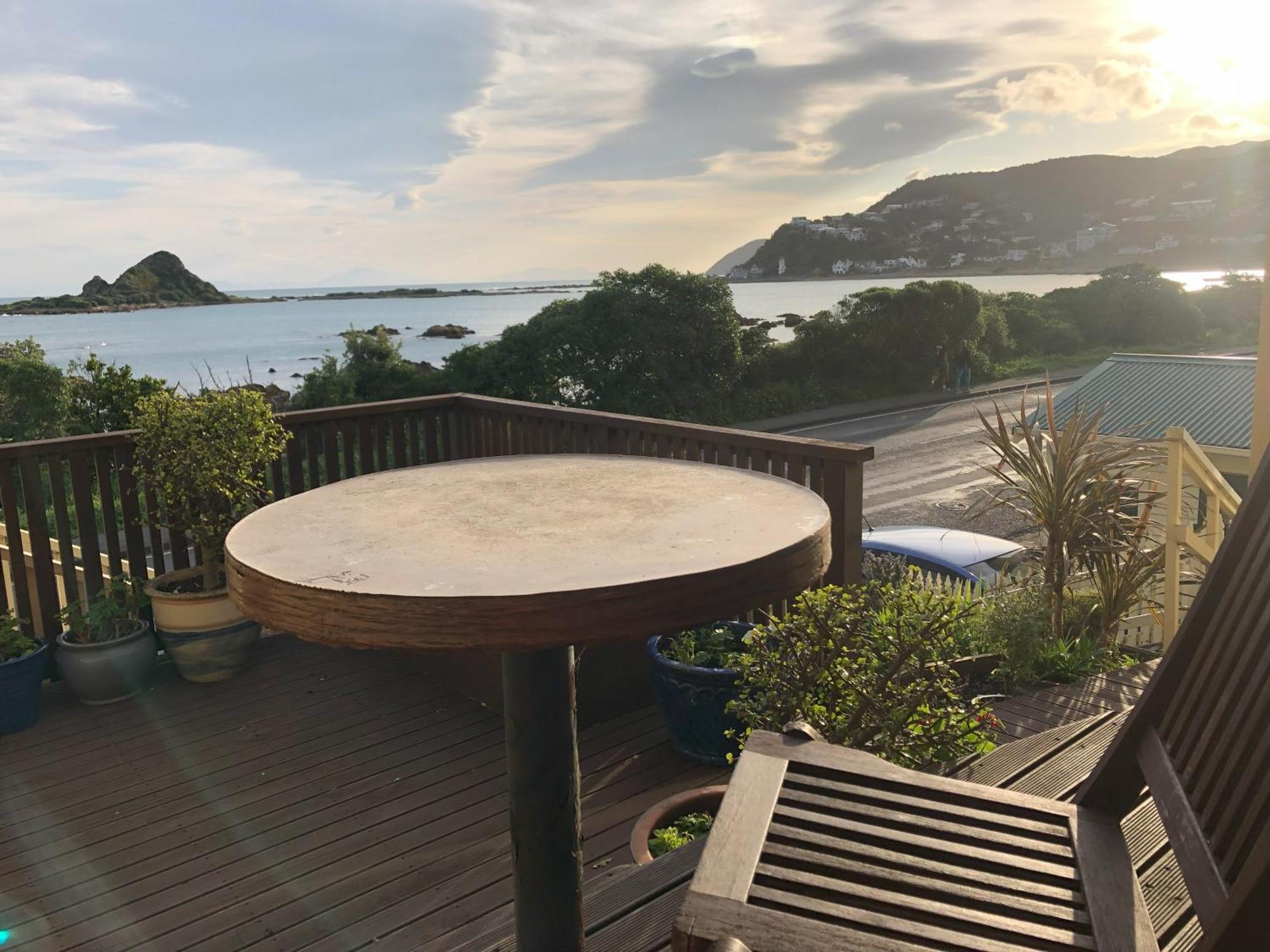 Seafront Haven In Island Bay With Deck, Outdoor Bath, And Parking Apartment Wellington Luaran gambar