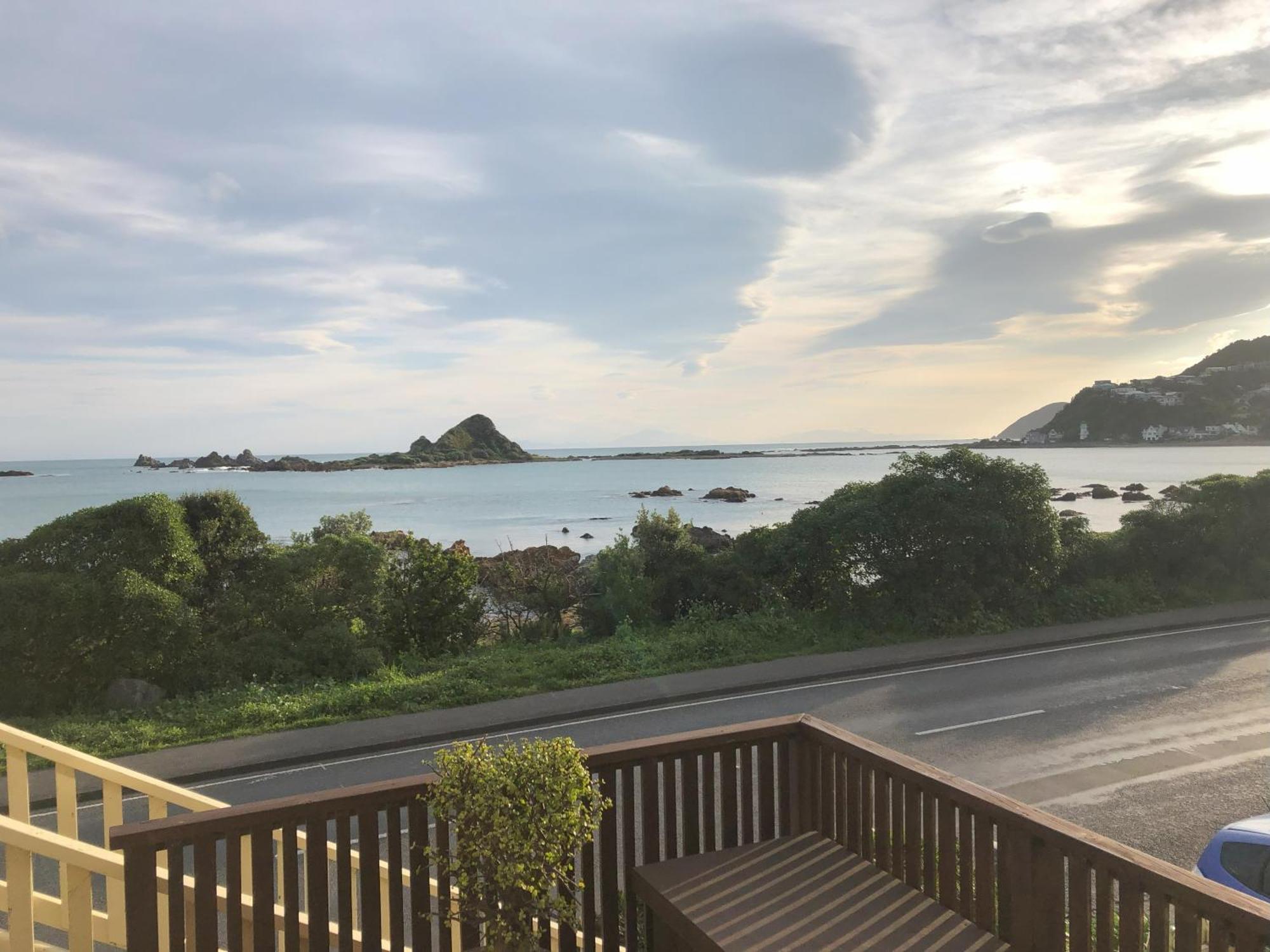 Seafront Haven In Island Bay With Deck, Outdoor Bath, And Parking Apartment Wellington Luaran gambar